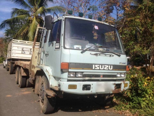 รถอีซูซุ 10 ล้อ ท้ายลาด เปลื่ยนเครื่อง  200 แรงม้า.   สนใจติดต่อ 081 - 6079515