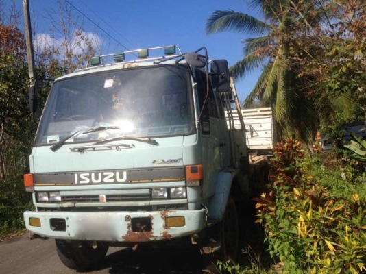 รถอีซูซุ 10 ล้อ ท้ายลาด เปลื่ยนเครื่อง  200 แรงม้า.   สนใจติดต่อ 081 - 6079515