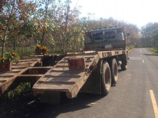 รถอีซูซุ 10 ล้อ ท้ายลาด เปลื่ยนเครื่อง  200 แรงม้า.   สนใจติดต่อ 081 - 6079515