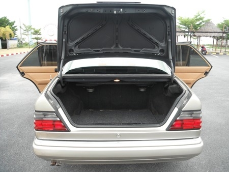 ขายรถเบนซ์ ปี 1989 BENZ, E230 โฉม W124 E หน้า