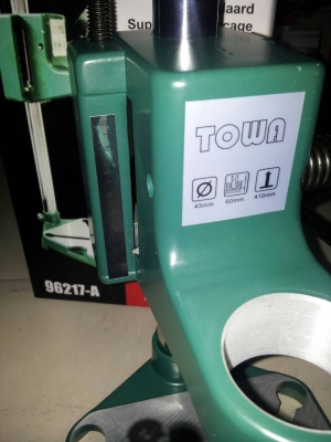 สว่านฮิตาชิแท้ พร้อม accessory set  จับได้ 13 mm impact drill  มาพร้อมแท่นจับเจาะงานได้สะดวก