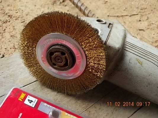 แปรงลูกล้อ 4 นิ้ว ขนทองเหลือง แบบ ละเอียดมี 3 ใบ ครับ