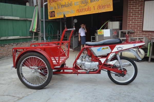 ขายสามล้อแดง เครื่องHonda 70 ซีซี ล้อและซี้ลวดหน้าใหม่ทั้งชุด