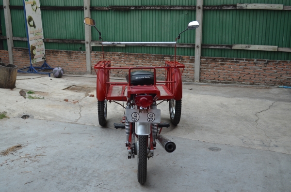 ขายสามล้อแดง เครื่องHonda 70 ซีซี ล้อและซี้ลวดหน้าใหม่ทั้งชุด