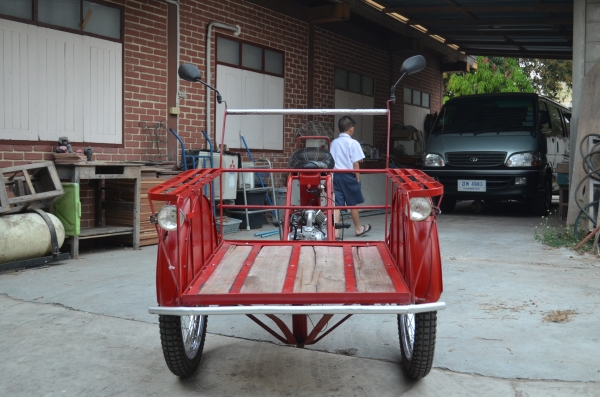 ขายสามล้อแดง เครื่องHonda 70 ซีซี ล้อและซี้ลวดหน้าใหม่ทั้งชุด