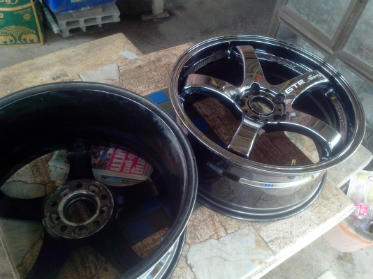 ขายแม็ก18 5/114.3 กว้าง 8 gtr สปอรต์ et40สีแบ็ลคโคม สวยเดิมเงาๆ