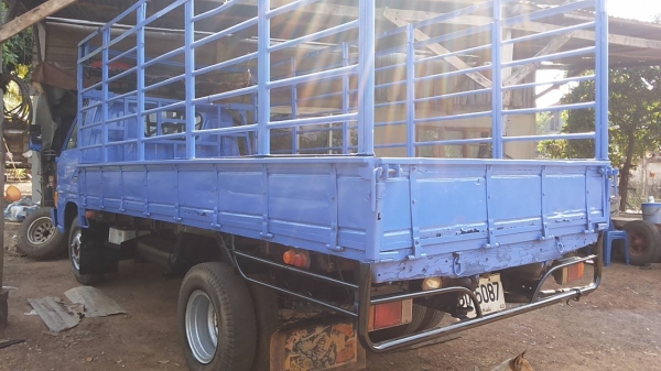 **265,000 บ.ต่อรอง**ขาย 6ล้อ ISUZU KS 110 แรง 4BE1 110แรงแห้งดี ไม่เยิ้ม เกียร์ดีไม่หลุด ช่วงล่างดีคานหน้าเดิม เฟืองท้าย115 คัสซีดี มีปะล่างกลางตัวซ้ายหน่อย สาดสีใหม่ กระบะดีมีผุชายบ้าง พื้นดีไม่ผุ ตงใหม่ใหญ่ หัวเก๋งดีไม่ผุภายในดีคอนโซลดี ยาง7.50ดี4เ้ส้นพ **265,000 บ.ต่อรอง**ขาย 6ล้อ ISUZU KS 110 แรง 4BE1 110แรงแห้งดี ไม่เยิ้ม เกียร์ดีไม่หลุด ช่วงล่างดีคานหน้าเดิม เฟืองท้าย115 คัสซีดี มีปะล่างกลางตัวซ้ายหน่อย สาดสีใหม่ กระบะดีมีผุชายบ้าง พื้นดีไม่ผุ ตงใหม่ใหญ่ หัวเก๋งดีไม่ผุภายในดีคอนโซลดี ยาง7.50ดี4เ้ส้นพ