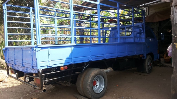 **265,000 บ.ต่อรอง**ขาย 6ล้อ ISUZU KS 110 แรง 4BE1 110แรงแห้งดี ไม่เยิ้ม เกียร์ดีไม่หลุด ช่วงล่างดีคานหน้าเดิม เฟืองท้าย115 คัสซีดี มีปะล่างกลางตัวซ้ายหน่อย สาดสีใหม่ กระบะดีมีผุชายบ้าง พื้นดีไม่ผุ ตงใหม่ใหญ่ หัวเก๋งดีไม่ผุภายในดีคอนโซลดี ยาง7.50ดี4เ้ส้นพ **265,000 บ.ต่อรอง**ขาย 6ล้อ ISUZU KS 110 แรง 4BE1 110แรงแห้งดี ไม่เยิ้ม เกียร์ดีไม่หลุด ช่วงล่างดีคานหน้าเดิม เฟืองท้าย115 คัสซีดี มีปะล่างกลางตัวซ้ายหน่อย สาดสีใหม่ กระบะดีมีผุชายบ้าง พื้นดีไม่ผุ ตงใหม่ใหญ่ หัวเก๋งดีไม่ผุภายในดีคอนโซลดี ยาง7.50ดี4เ้ส้นพ