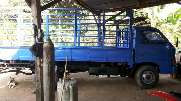 **265,000 บ.ต่อรอง**ขาย 6ล้อ ISUZU KS 110 แรง 4BE1 110แรงแห้งดี ไม่เยิ้ม เกียร์ดีไม่หลุด ช่วงล่างดีคานหน้าเดิม เฟืองท้าย115 คัสซีดี มีปะล่างกลางตัวซ้ายหน่อย สาดสีใหม่ กระบะดีมีผุชายบ้าง พื้นดีไม่ผุ ตงใหม่ใหญ่ หัวเก๋งดีไม่ผุภายในดีคอนโซลดี ยาง7.50ดี4เ้ส้นพ **265,000 บ.ต่อรอง**ขาย 6ล้อ ISUZU KS 110 แรง 4BE1 110แรงแห้งดี ไม่เยิ้ม เกียร์ดีไม่หลุด ช่วงล่างดีคานหน้าเดิม เฟืองท้าย115 คัสซีดี มีปะล่างกลางตัวซ้ายหน่อย สาดสีใหม่ กระบะดีมีผุชายบ้าง พื้นดีไม่ผุ ตงใหม่ใหญ่ หัวเก๋งดีไม่ผุภายในดีคอนโซลดี ยาง7.50ดี4เ้ส้นพ