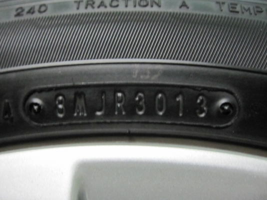 ขายล้อแม็กพร้อมยางป้ายแดง Mitsubishi Attrage ขอบ 15 สภาพใหม่ๆ