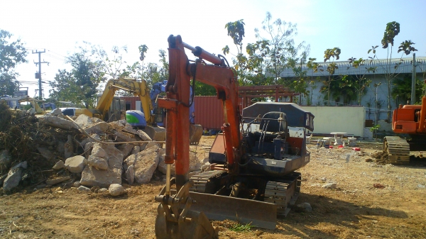 รถขุด KOMATSU PC30-5 ขายตามรูป เฟลมผุ รถขุด KOMATSU PC30-5 ขายตามรูป เฟลมผุ