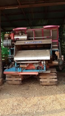 ขายรถเกี่ยวข้าว พรกินนรี1คัน รถบรรทุกISUZUสิบล้อหัวยาว1คัน