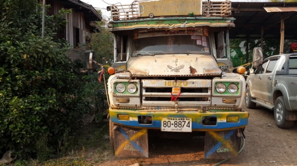 ขายรถเกี่ยวข้าว พรกินนรี1คัน รถบรรทุกISUZUสิบล้อหัวยาว1คัน