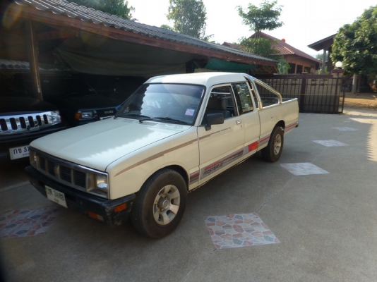 isuzu 2500 ฝาทอง