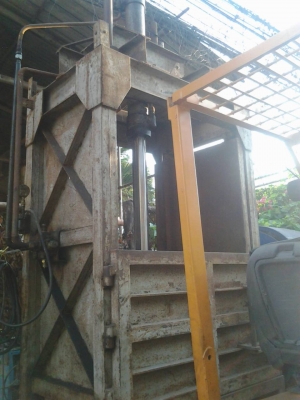 เครื่องอัดแนวตั้ง สภาพดี