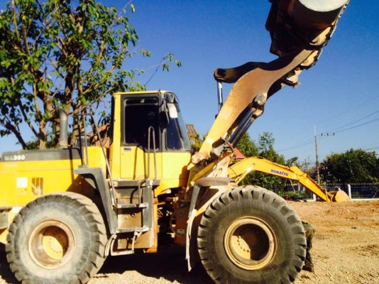 รถตักล้อยาง KOMATSU WA 380