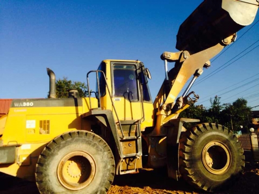 รถตักล้อยาง KOMATSU WA 380