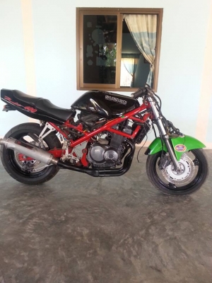 ขายรถจอด Suzuki Bandit 400 ฝาดำ ของครบทุกอย่างครับเอาไปเช็ตเครื่องหน่อยสภาพสวยๆ ขายรถจอด Suzuki Bandit 400 ฝาดำ ของครบทุกอย่างครับเอาไปเช็ตเครื่องหน่อยสภาพสวยๆ