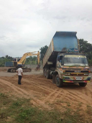 10ล้อดั้ม ISUZU ROCK 240 F ดั้มมิเนียม รถวิ่งดิน วิ่งงานอยู๋