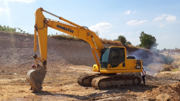 ขายรถแมคโค pc200  0898253826 ติดต่ตอเจ้าของโดยตรง