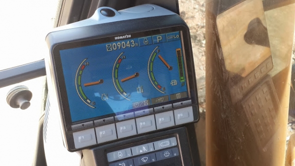 ขายรถแมคโค pc200  0898253826 ติดต่ตอเจ้าของโดยตรง