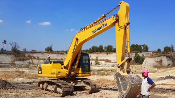 ขายรถแมคโค pc200  0898253826 ติดต่ตอเจ้าของโดยตรง