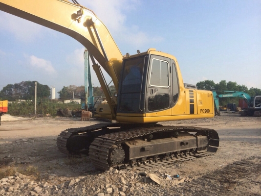 ขายรถแมคโครPC200-6 สภาพพร้อมใช้ แอร์+เครื่องเสียง สนใจติดต่อ บอย 085-156-2314