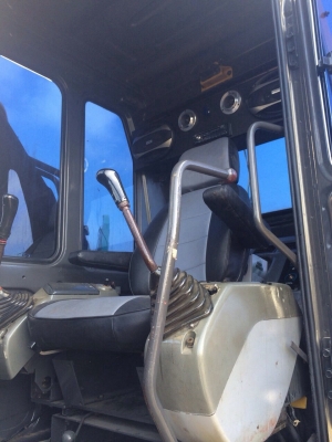 ขายรถแมคโครPC200-6 สภาพพร้อมใช้ แอร์+เครื่องเสียง สนใจติดต่อ บอย 085-156-2314