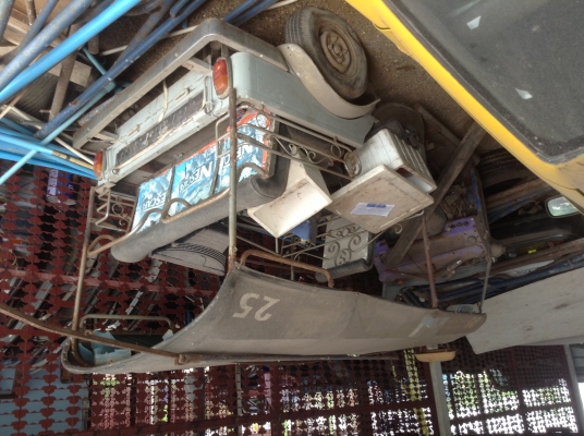 รถตุ๊กๆ ขับมารื้อทำสี  มีเครื่อง อะไหล่บางส่วนขายตามสภาพ 20,000