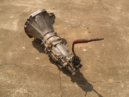 ขาย เกียร์ธรรมดา รถกระบะ นิสสัน Big M สภาพดีใช้งานได้เลย ไม่หลุด ไม่หอน ราคา 5,500 บ  T.092-9351644