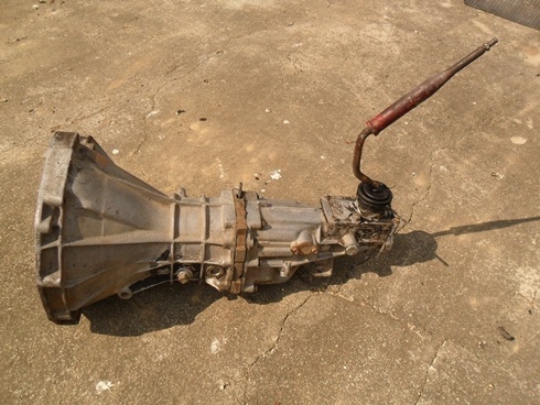 ขาย เกียร์ธรรมดา รถกระบะ นิสสัน Big M สภาพดีใช้งานได้เลย ไม่หลุด ไม่หอน ราคา 5,500 บ  T.092-9351644