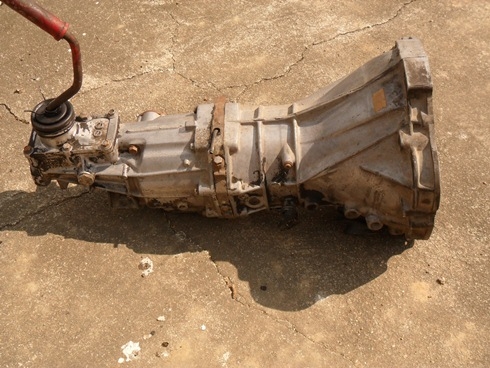 ขาย เกียร์ธรรมดา รถกระบะ นิสสัน Big M สภาพดีใช้งานได้เลย ไม่หลุด ไม่หอน ราคา 5,500 บ  T.092-9351644