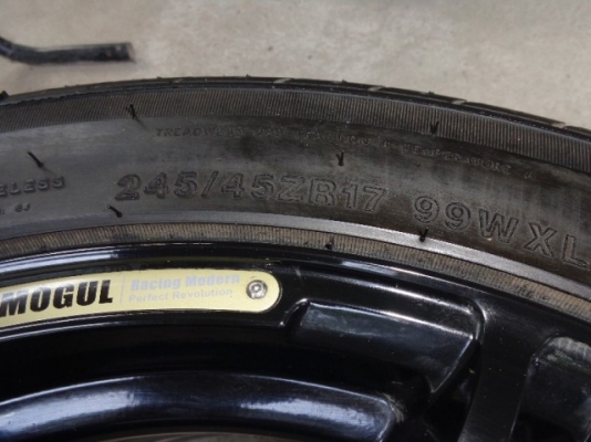 MR2 ขอบ 17 หน้า 8 หลัง 9 ดอกเต็ม (ล้อเดือนกว่า) MR2 ขอบ 17 หน้า 8 หลัง 9 ดอกเต็ม (ล้อเดือนกว่า)