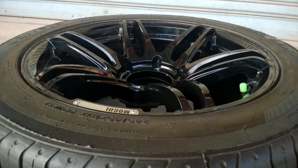 MR2 ขอบ 17 หน้า 8 หลัง 9 ดอกเต็ม (ล้อเดือนกว่า) MR2 ขอบ 17 หน้า 8 หลัง 9 ดอกเต็ม (ล้อเดือนกว่า)