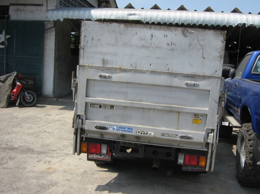 ขายด่วน ISUZU NKR 4ล้อ เครื่อง 4JB 2800CC พร้อมลิฟท้ายไฮดรอลิค