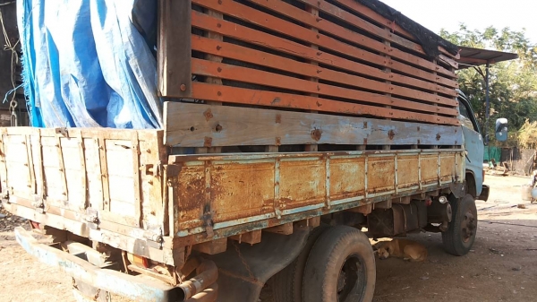 **250,000 บ.ต่อรอง**ขาย 6ล้อช่วงล่างใหญ่ ISUZU KS110 4BE1 เครื่องแน่นดี แห้งแรง ช่วงล่างFหน้า-หลัง คัสซีดีเดิมมีตำหนิตามรูป (ต้องเก็บ) กระบะคอกไม้4.30ม.สภาพดีพื้นดีข้างดี หัวเก๋งเดิมๆ พอใช้ ภายในโอเค ยาง8.25ดี4เส้นพอใช้2เส้น ทะเบียนขาด3ปี ขายตามสภาพเก็บนิ **250,000 บ.ต่อรอง**ขาย 6ล้อช่วงล่างใหญ่ ISUZU KS110 4BE1 เครื่องแน่นดี แห้งแรง ช่วงล่างFหน้า-หลัง คัสซีดีเดิมมีตำหนิตามรูป (ต้องเก็บ) กระบะคอกไม้4.30ม.สภาพดีพื้นดีข้างดี หัวเก๋งเดิมๆ พอใช้ ภายในโอเค ยาง8.25ดี4เส้นพอใช้2เส้น ทะเบียนขาด3ปี ขายตามสภาพเก็บนิ