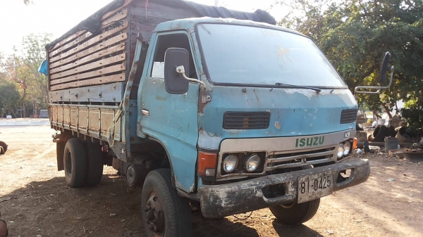 **250,000 บ.ต่อรอง**ขาย 6ล้อช่วงล่างใหญ่ ISUZU KS110 4BE1 เครื่องแน่นดี แห้งแรง ช่วงล่างFหน้า-หลัง คัสซีดีเดิมมีตำหนิตามรูป (ต้องเก็บ) กระบะคอกไม้4.30ม.สภาพดีพื้นดีข้างดี หัวเก๋งเดิมๆ พอใช้ ภายในโอเค ยาง8.25ดี4เส้นพอใช้2เส้น ทะเบียนขาด3ปี ขายตามสภาพเก็บนิ **250,000 บ.ต่อรอง**ขาย 6ล้อช่วงล่างใหญ่ ISUZU KS110 4BE1 เครื่องแน่นดี แห้งแรง ช่วงล่างFหน้า-หลัง คัสซีดีเดิมมีตำหนิตามรูป (ต้องเก็บ) กระบะคอกไม้4.30ม.สภาพดีพื้นดีข้างดี หัวเก๋งเดิมๆ พอใช้ ภายในโอเค ยาง8.25ดี4เส้นพอใช้2เส้น ทะเบียนขาด3ปี ขายตามสภาพเก็บนิ