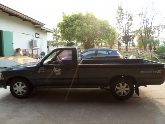 ขายกระบะไมตี้เอ็กหัวเดียวปี35/1992 รถข้าราชการครู ผอ.หนูอาง สมสมัย..........รถมือเดียวออกจากศูนย์รถเดิมมาก...สีเดิมไม่เคยทำไม่เคยชนครัชชีไม่ผุ......... รถใช้งานน้อยมากครับไม่เคยบรรทุกหนัก เครื่องเดิมไม่เคยทำเครื่องเงียบมากเหมือนใหม่เลยครับสภาพพร้อมใช้งานซ