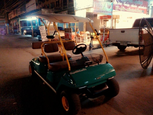 ขายรถกอล์ฟยี่ห้อYamaha มือสอง สภาพดี ใช้งานได้ปกติ เป็นรถน้ำมัน 4 ที่นั่ง