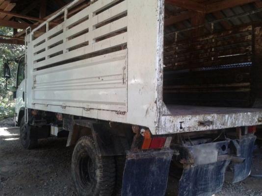 รถอีซูซุ 6 ล้อดั้ม 150 แรงม้า. ปี 50  ( รถวิ่ง 68,xxx กม. )    สนใจติ ดต่อ 081 - 6079515