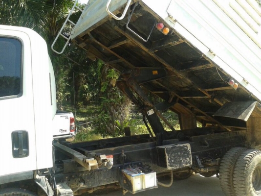 รถอีซูซุ 6 ล้อดั้ม 150 แรงม้า. ปี 50  ( รถวิ่ง 68,xxx กม. )    สนใจติ ดต่อ 081 - 6079515