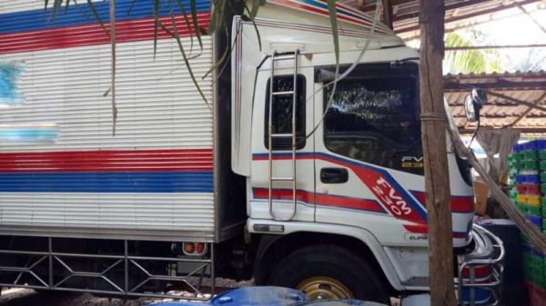 รถอีซูซุ 10 ล้อ ตู้เย็น  230 แรงม้า. ปี 50  สนใจติดต่อ 081 - 6079515