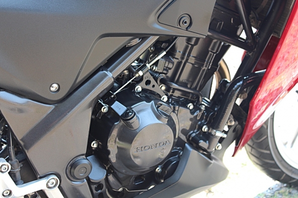 แม็กสิงห์บุรี//HONDA CBR205R ปี2011 สภาพสวยใสพร้อมท่อแต่ง ทะเบียนพร้อมโอน 77000 ด่วน