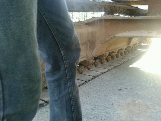 ขาย  เครื่องเดิม ปั้มใหม่ เอวแน่ ช่างล่างเต็ม ตัวเดินดี บูมมีป่ะนิดหน่อย ทำงานคล่องดี ครับ