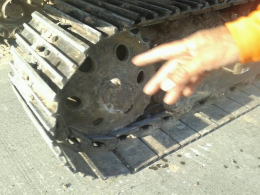 ขาย  เครื่องเดิม ปั้มใหม่ เอวแน่ ช่างล่างเต็ม ตัวเดินดี บูมมีป่ะนิดหน่อย ทำงานคล่องดี ครับ