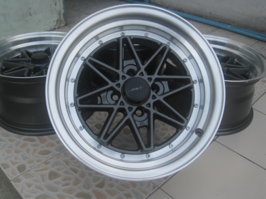 ขายล้อแม็กมือสอง ลาย equip 03 15"x8" et25 4 รู 100 ทำสีใหม่ สีเทากัน ขอบเงา ไม่มีซ่อม สนใจติดต่อเล็กคลองสามครับ (081-3747940)