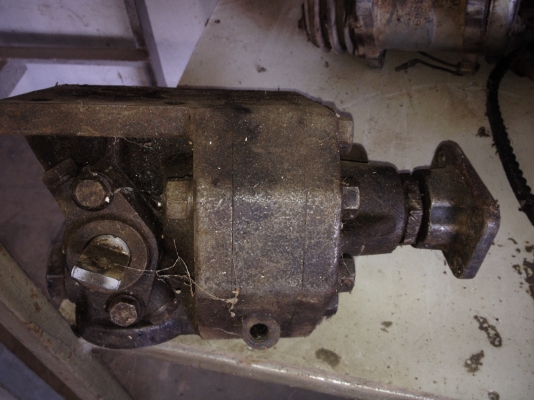 ขายปั้มไฮโดรลิค ปั้มดั้ม 6 ล้อ 5 คิว