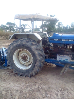 ขายรถไถ 6600 T5 สภาพดี ใช้งานดี ไม่มีคนขับ