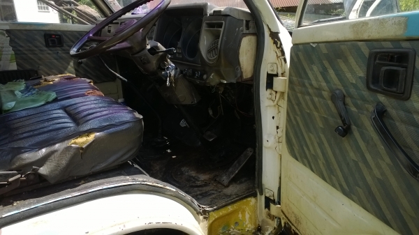 6ล้อน้ำมัน ISUZU KS 110แรง ถ้งจุประมาณ7พันลิตร มีมิเตอร์ครบ รถห้างแท้ พร้อมใช้.เล่มพร้อม..