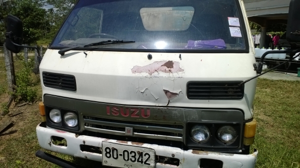 6ล้อน้ำมัน ISUZU KS 110แรง ถ้งจุประมาณ7พันลิตร มีมิเตอร์ครบ รถห้างแท้ พร้อมใช้.เล่มพร้อม..